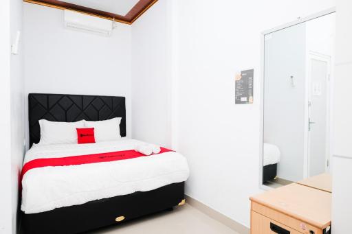 RedDoorz Syariah Near Stasiun Wates - Housity