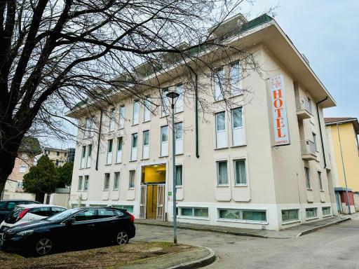 Hotel Kristall - Housity
