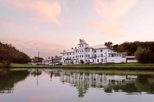 The Falcon Hotel - Housity