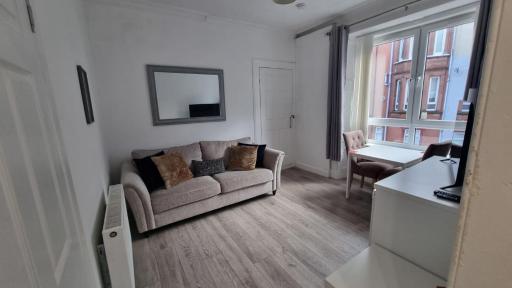 Largs Apartment, Spacious & Modern 1 Bed near beach & shops - Housity