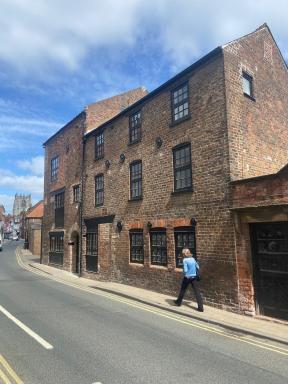 The Old Bakehouse, central historical Beverley - Housity