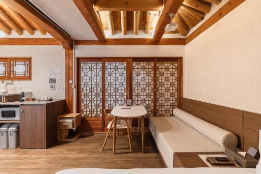 Luxury hanok with private bathtub - SN11 - Housity