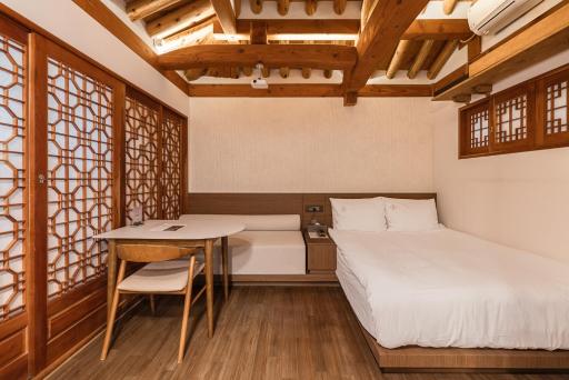 Luxury hanok with private bathtub - SN11 - Housity