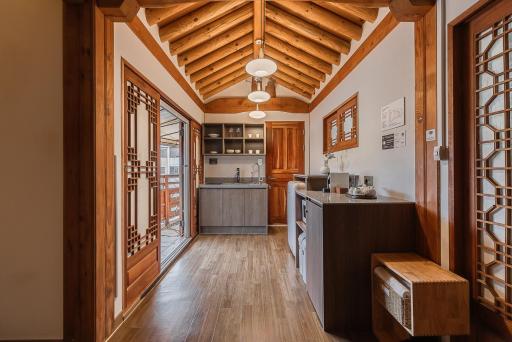 Luxury hanok with private bathtub - SN11 - Housity