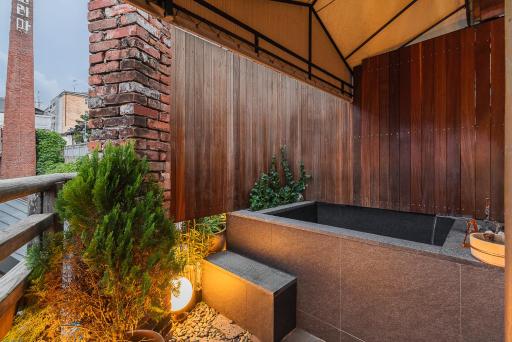 Luxury hanok with private bathtub - SN11 - Housity