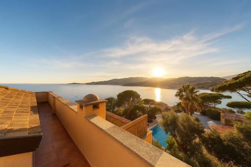 WELCOME RIVIERA - ATTICO SAN FAUSTINO 165 mq più 110 mq di terrazza- IN VILLA 700 ,VISTA MARE STREPITOSA-100 m dalla spiaggia-PARKING ESCLUSIVO - Hizvo