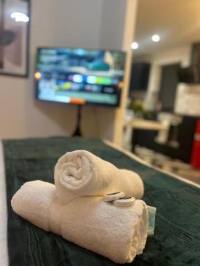 Affordable Serviced Apartment Perfect for Contractors in PE1 Short & Long Term Stays - Free WIFI - Free Parking - With Sofa Bed - Full Kitchen - Housity