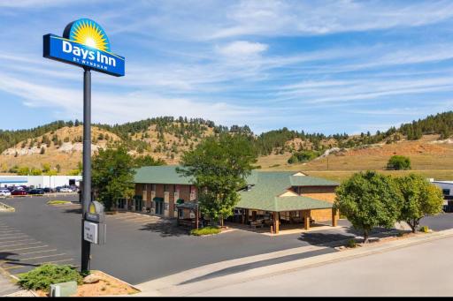 Days Inn by Wyndham Spearfish - Housity