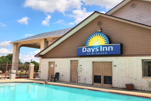 Days Inn by Wyndham Navasota - Housity