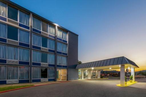 Days Inn by Wyndham Cambridge - Housity