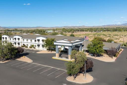 Days Inn by Wyndham Chino Valley - Housity