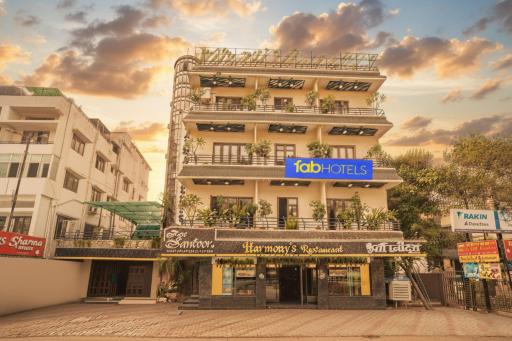 FabHotel Santoor Geeta Bhawan Square - Housity