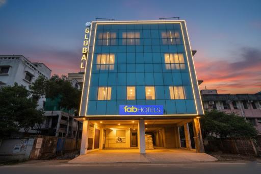 FabHotel Global Spaces - Nr NESCO Exhibition Center - Hizvo