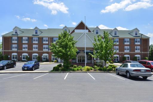 BlissPoint Inn & Suites Marion - Housity