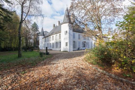 Château de Seurre - no boring people please - O6-IO-66-95-83 - Housity