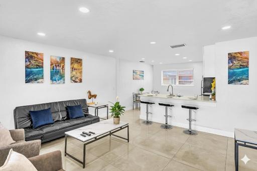 New Stylish 2 Bdrm Mins To Beach & Aventura Mall - Housity
