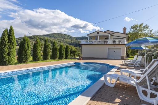 Maria Buzet 1 with Shared Pool - Housity