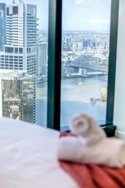 Lvl 59 Skytower Amazing Views CBD Wifi Carpark by Stylish Stays - Housity