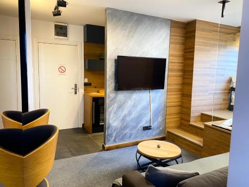 Black Pearl Luxury Suites - Housity