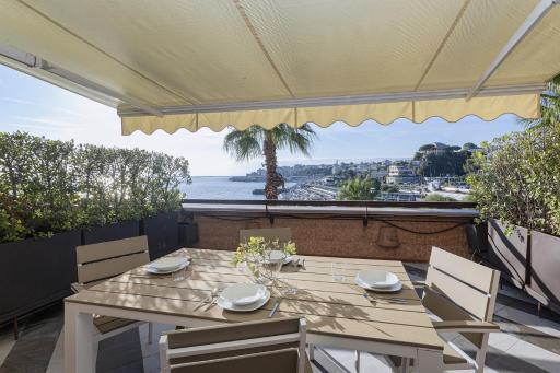 Beachfront Studio with Terrace by Wonderful Italy - Housity