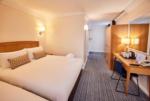Thistle London Heathrow Terminal 5 - Housity