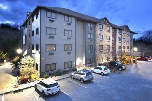 Brookstone Lodge near Biltmore Village, Ascend Hotel Collection - Housity