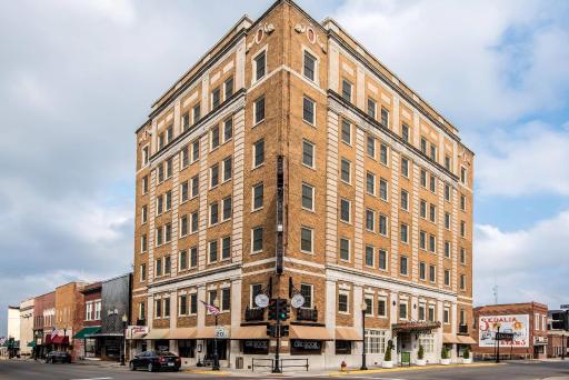 Hotel Bothwell Sedalia Central District, an Ascend Collection Hotel - Housity