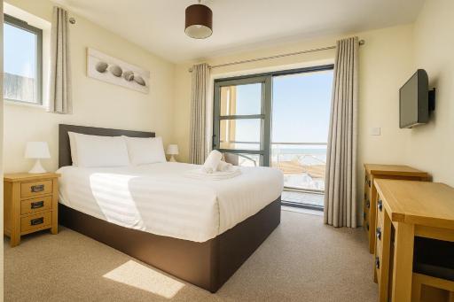 West Beach - Holiday Apartments - Housity