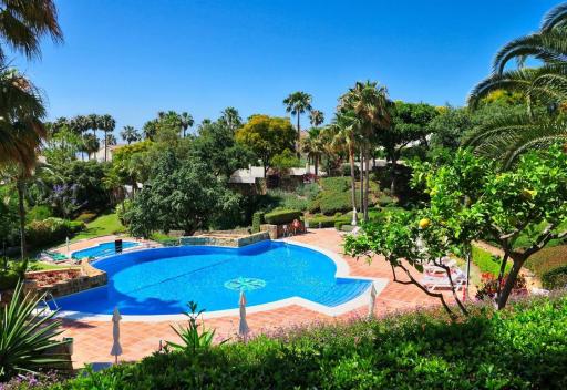 Fabulous apartment in Elviria Hills - Housity
