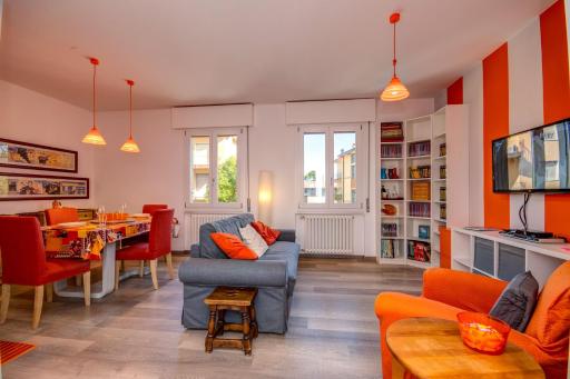Orange Apartment - Housity