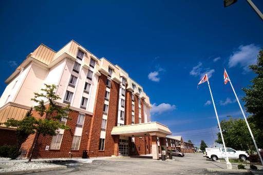 Waterloo Suites Hotel, Trademark Collection by Wyndham - Housity
