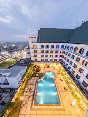 Grand Jatra Hotel Pekanbaru - Housity