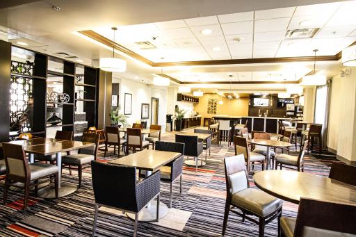 Waterloo Suites Hotel, Trademark Collection by Wyndham - Housity