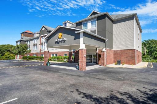 La Quinta by Wyndham Stonington-Mystic Area - Housity