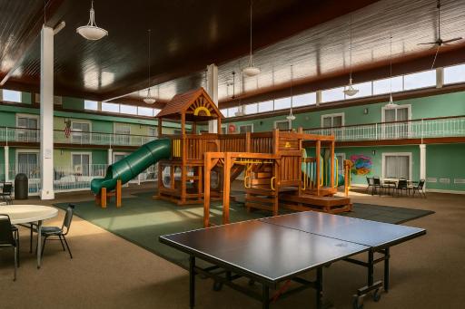 Q Lodge - Housity