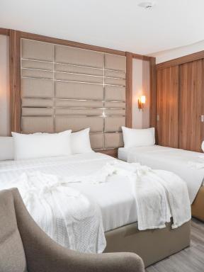 El Vistra Hotel Angeles - Housity