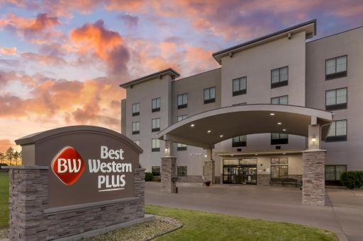 Best Western Plus Williston Hotel & Suites - Housity