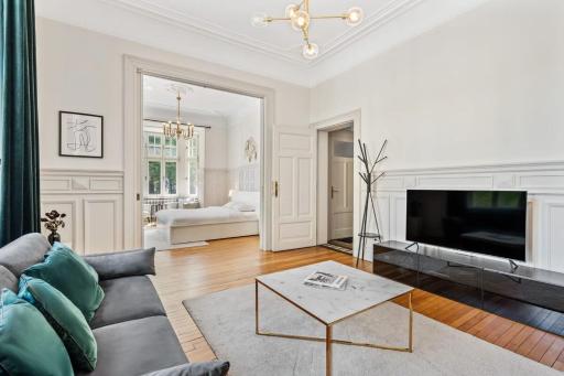 Sleek and Sophisticated in Prime Location - Housity