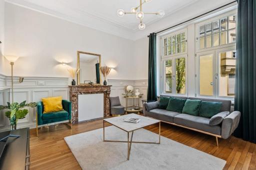 Sleek and Sophisticated in Prime Location - Housity