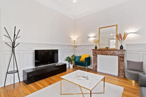 Sleek and Sophisticated in Prime Location - Housity