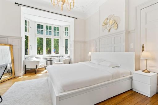 Sleek and Sophisticated in Prime Location - Housity