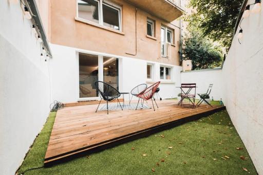 Cozy Studio with Terrace, Pet-Friendly, Near Center - Housity