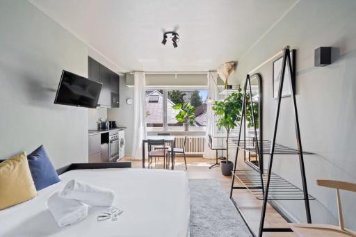 Luminous Studio - Walk to City Center - Housity