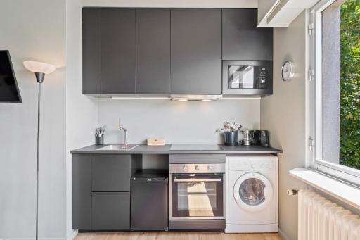 Luminous Studio - Walk to City Center - Housity