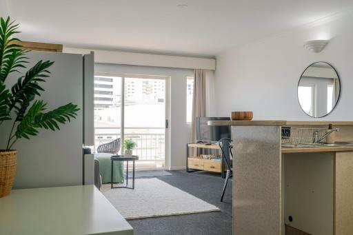 Inner City One Bedroom Apartment with Pool View 22 - Housity