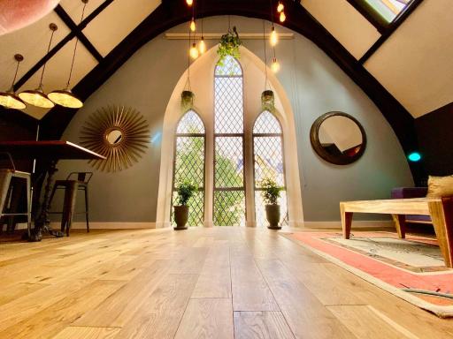 Fabulous Converted Church Apartment Town Centre - Housity