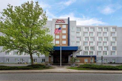 Hampton Inn & Suites By Hilton- Newark Airport Elizabeth - Housity