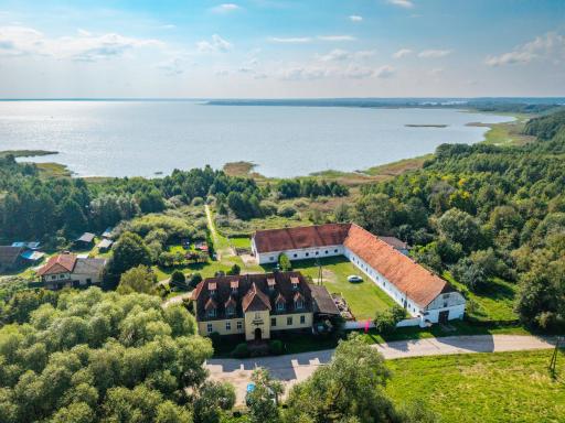 Folwark Łuknajno nad Jeziorem Śniardwy Gospoda Dziedzictwo Kulinarne Warmia-Mazury - Housity