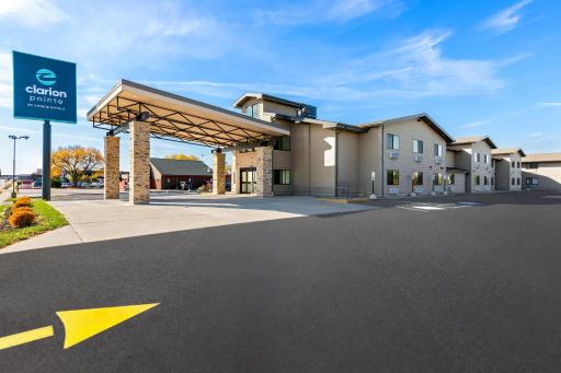 Clarion Pointe Milwaukee Airport - Housity