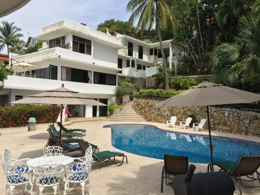 Villa Guitarron gran terraza vista espectacular 6 huespedes piscina gigante - Housity